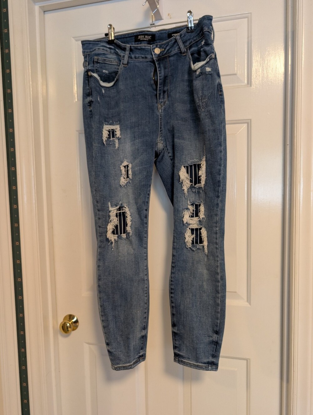 Judy Blue Medium Wash Distressed Boyfriend Jeans